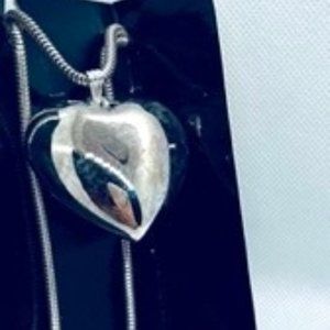 Silver heart pendant necklace NIB